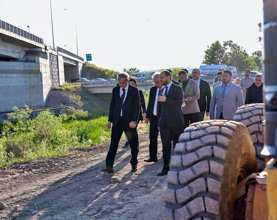 Türkiye'nin ikinci metrobüs hattı Sakarya'da hizmete giriyor: İlk asfalt atıldı! İşte 13 istasyonlu metrobüsün güzergah haritası 9